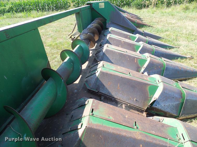 image for item DD8639 John Deere 643 corn head