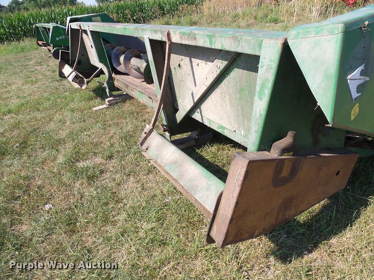 image for item DD8639 John Deere 643 corn head