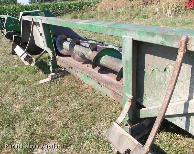 image for item DD8639 John Deere 643 corn head