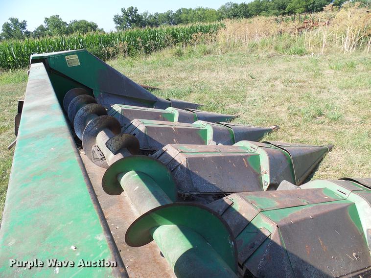 image for item DD8639 John Deere 643 corn head