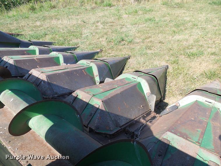 image for item DD8639 John Deere 643 corn head