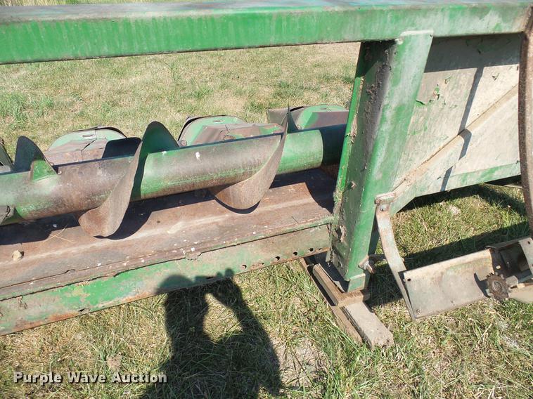 image for item DD8639 John Deere 643 corn head