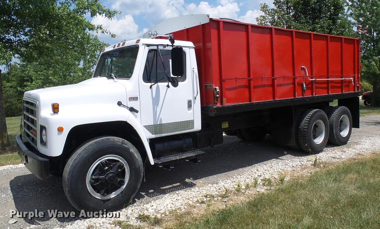 image for item DD8645 1988 International F1954 grain truck