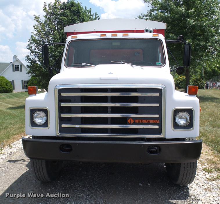 image for item DD8645 1988 International F1954 grain truck