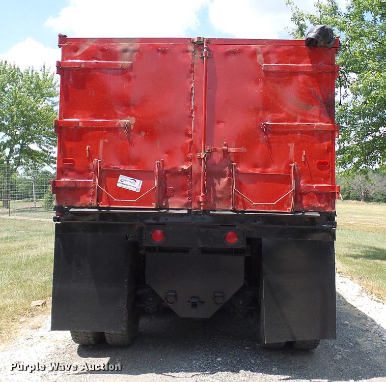 image for item DD8645 1988 International F1954 grain truck