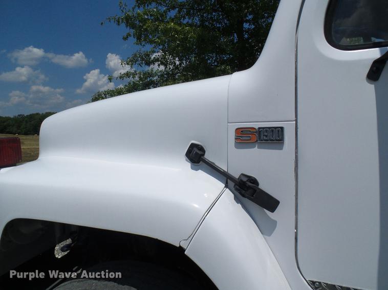 image for item DD8645 1988 International F1954 grain truck