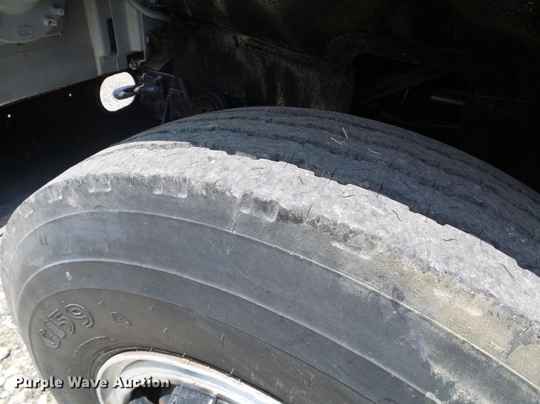 image for item DD8645 1988 International F1954 grain truck