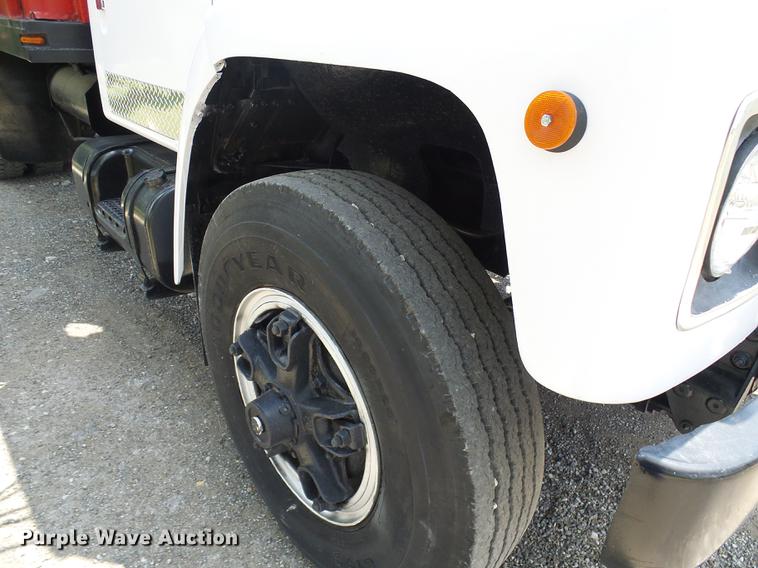 image for item DD8645 1988 International F1954 grain truck