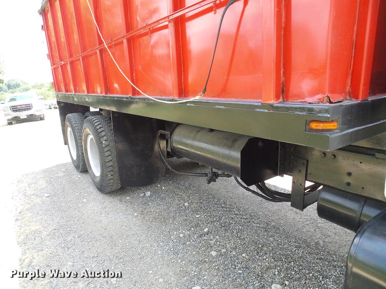 image for item DD8645 1988 International F1954 grain truck