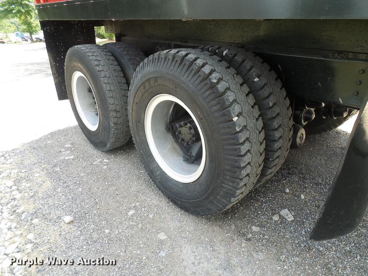 image for item DD8645 1988 International F1954 grain truck