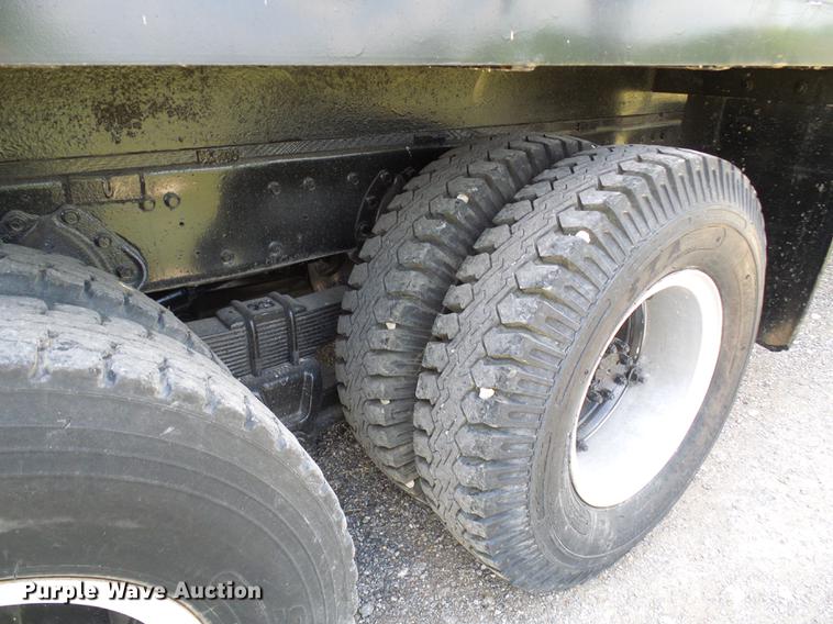 image for item DD8645 1988 International F1954 grain truck