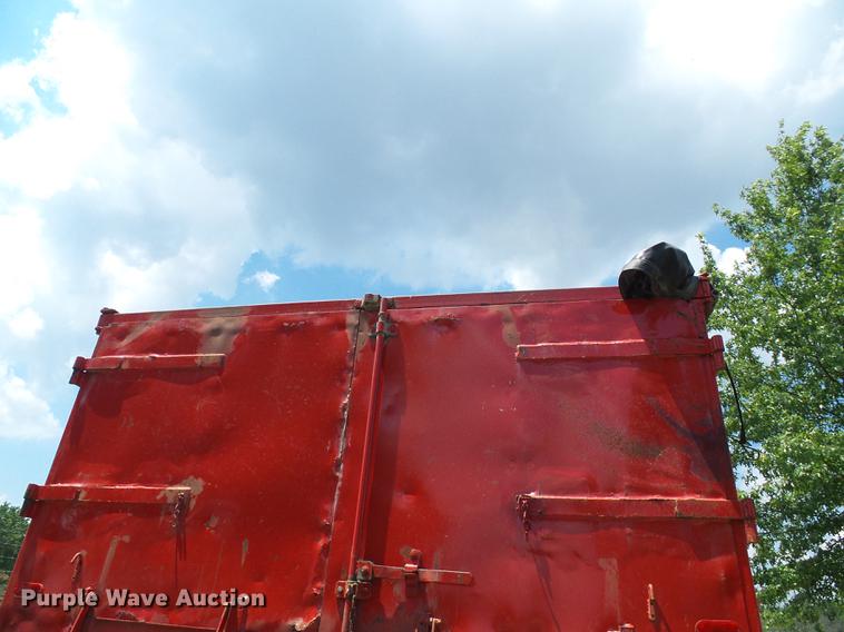 image for item DD8645 1988 International F1954 grain truck