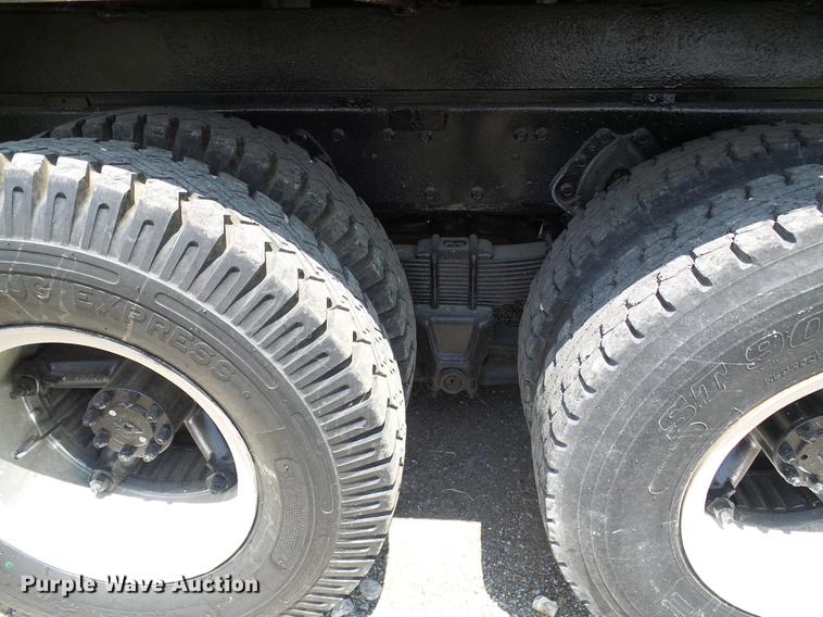 image for item DD8645 1988 International F1954 grain truck