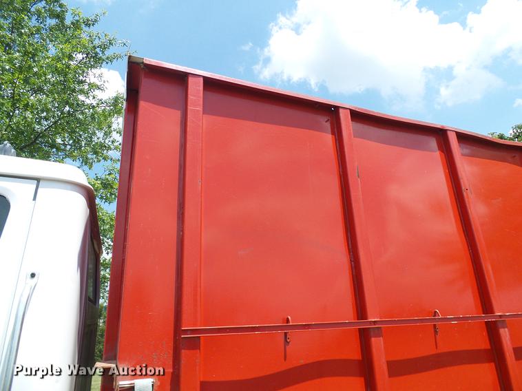 image for item DD8645 1988 International F1954 grain truck