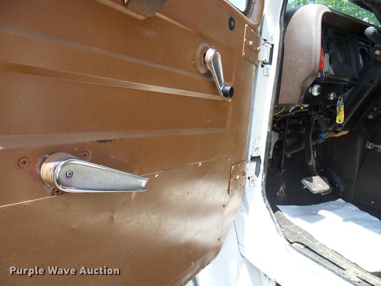 image for item DD8645 1988 International F1954 grain truck