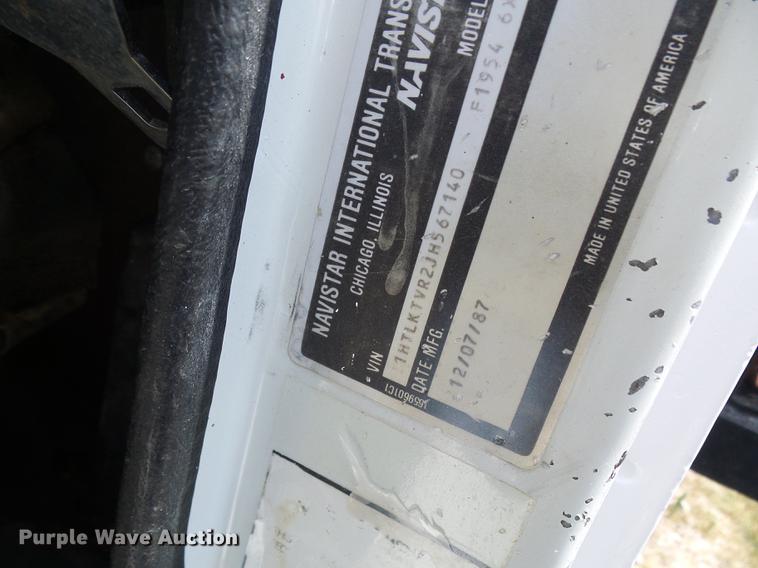 image for item DD8645 1988 International F1954 grain truck