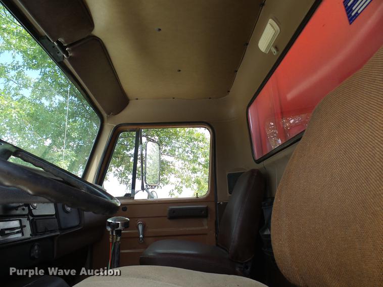 image for item DD8645 1988 International F1954 grain truck