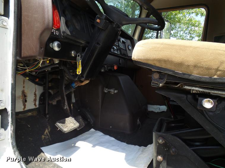 image for item DD8645 1988 International F1954 grain truck