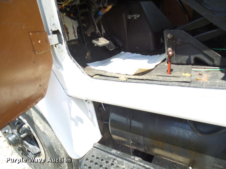 image for item DD8645 1988 International F1954 grain truck