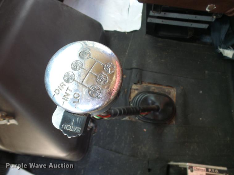 image for item DD8645 1988 International F1954 grain truck