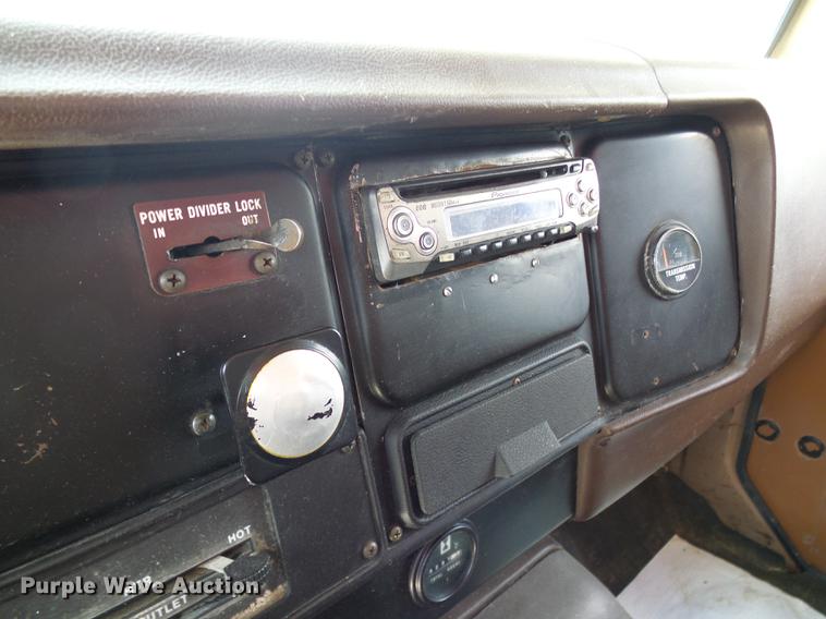 image for item DD8645 1988 International F1954 grain truck