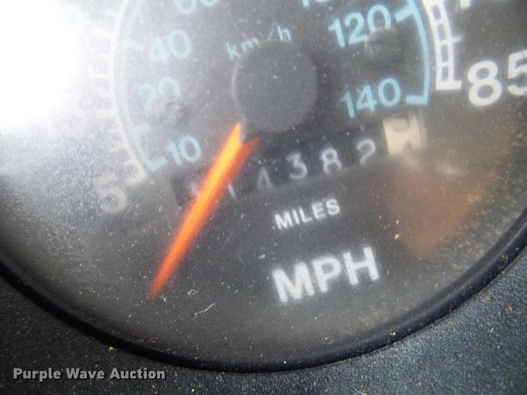 image for item DD8645 1988 International F1954 grain truck