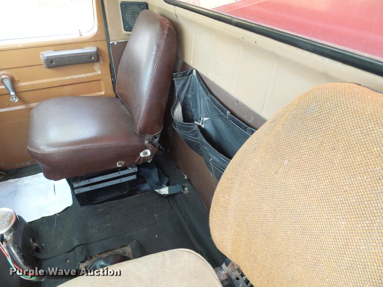 image for item DD8645 1988 International F1954 grain truck