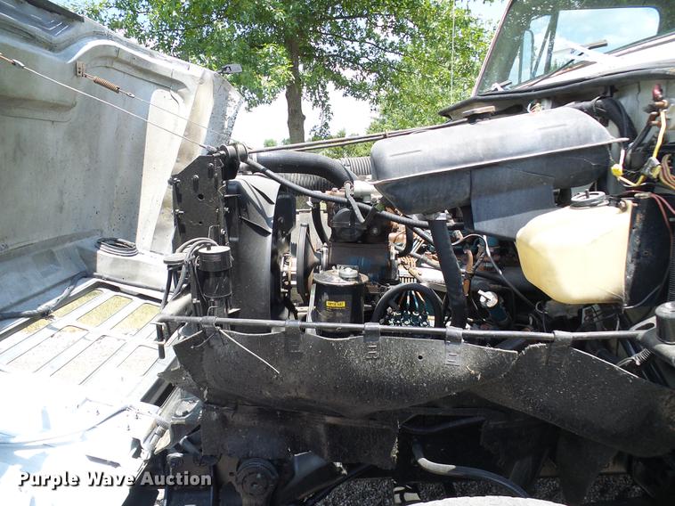 image for item DD8645 1988 International F1954 grain truck