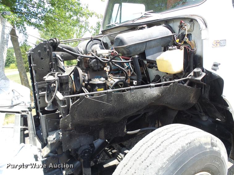 image for item DD8645 1988 International F1954 grain truck