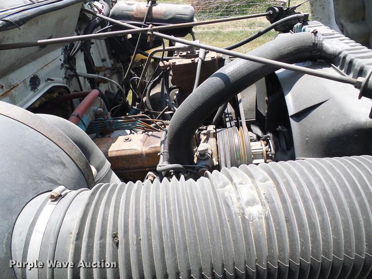 image for item DD8645 1988 International F1954 grain truck