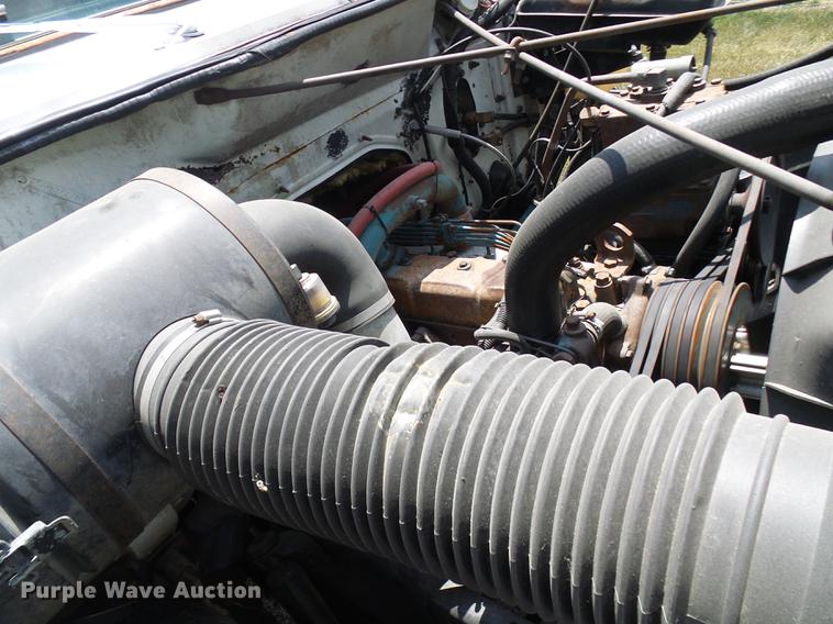 image for item DD8645 1988 International F1954 grain truck