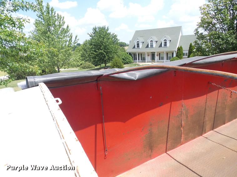 image for item DD8645 1988 International F1954 grain truck