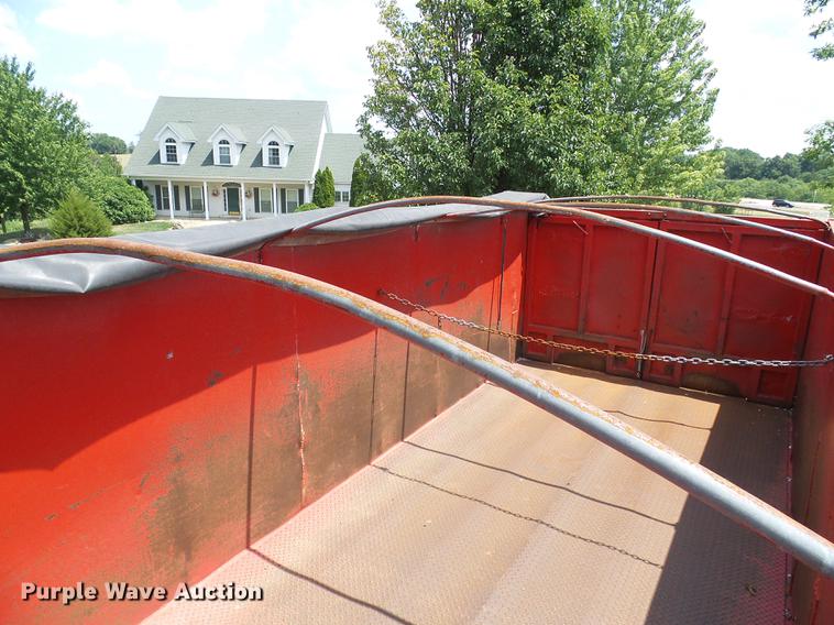 image for item DD8645 1988 International F1954 grain truck