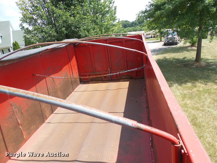 image for item DD8645 1988 International F1954 grain truck