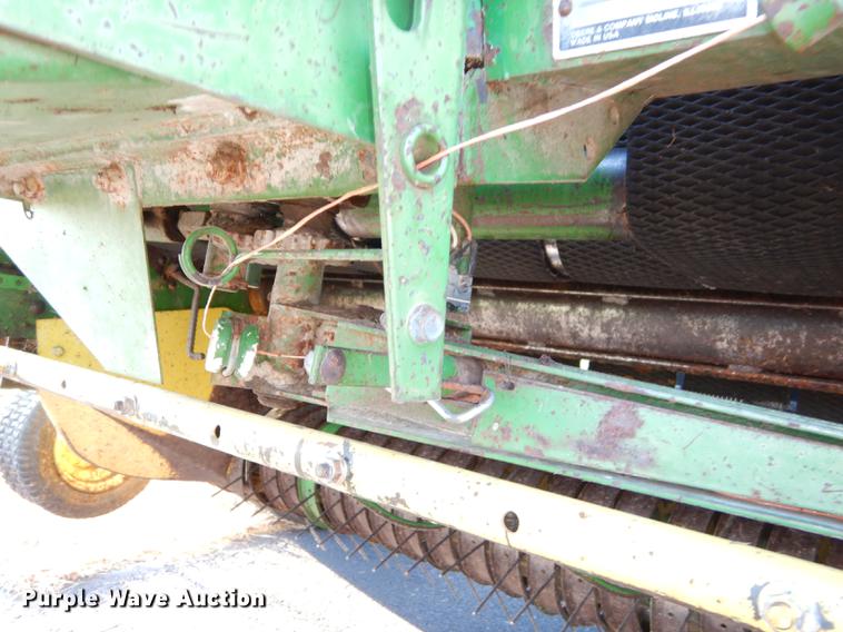 image for item DE1851 1991 John Deere 535 round baler