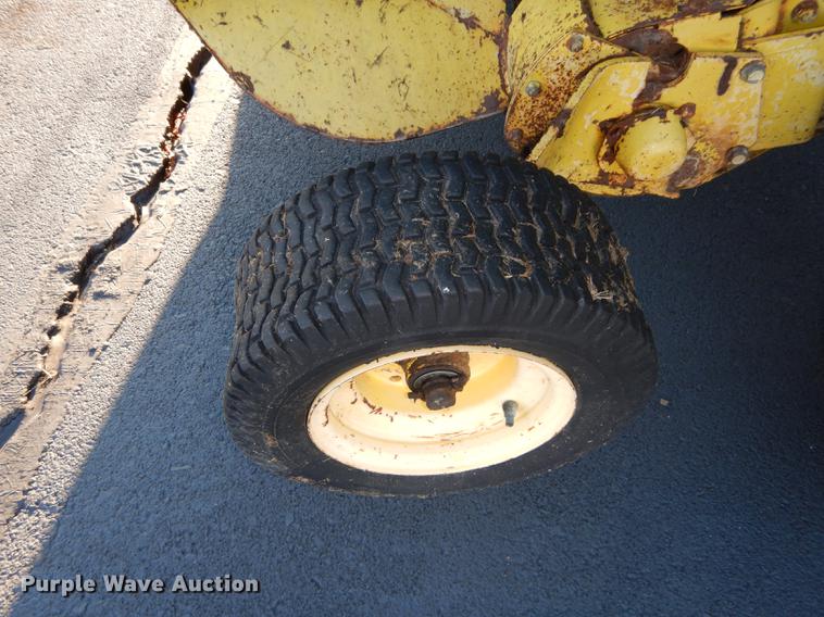 image for item DE1851 1991 John Deere 535 round baler