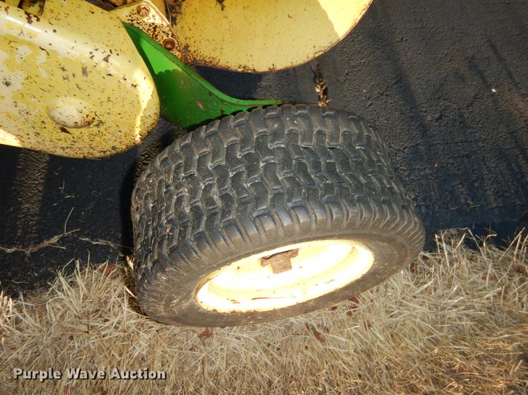 image for item DE1851 1991 John Deere 535 round baler
