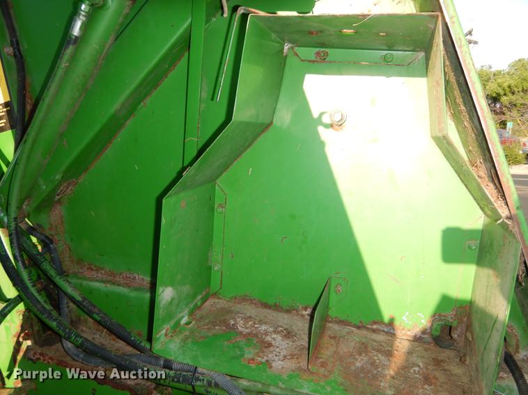 image for item DE1851 1991 John Deere 535 round baler