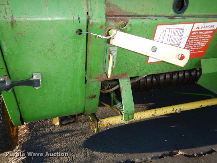 image for item DE1851 1991 John Deere 535 round baler