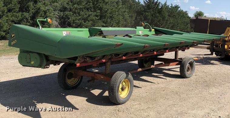 image for item DE2954 1998 John Deere 893 corn head