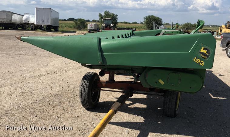 image for item DE2954 1998 John Deere 893 corn head