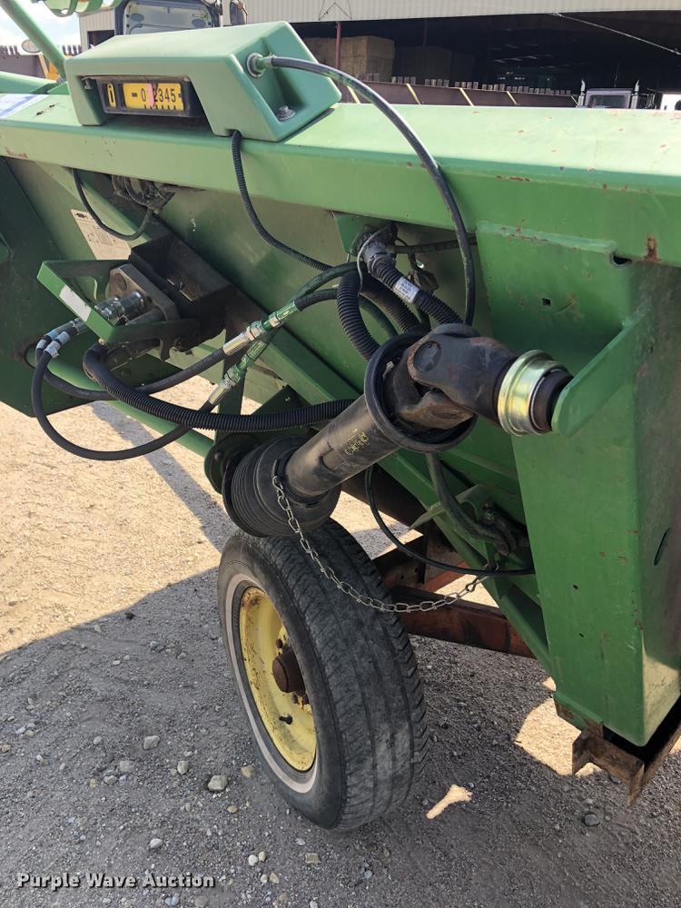 image for item DE2954 1998 John Deere 893 corn head