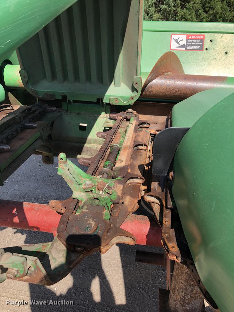 image for item DE2954 1998 John Deere 893 corn head