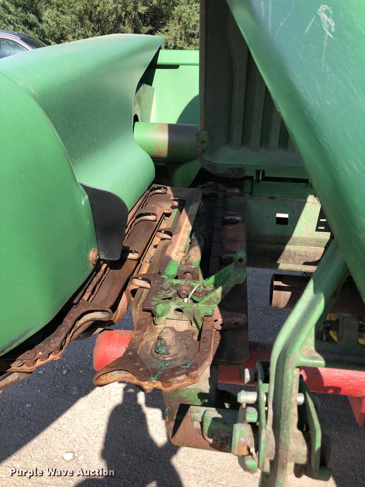 image for item DE2954 1998 John Deere 893 corn head