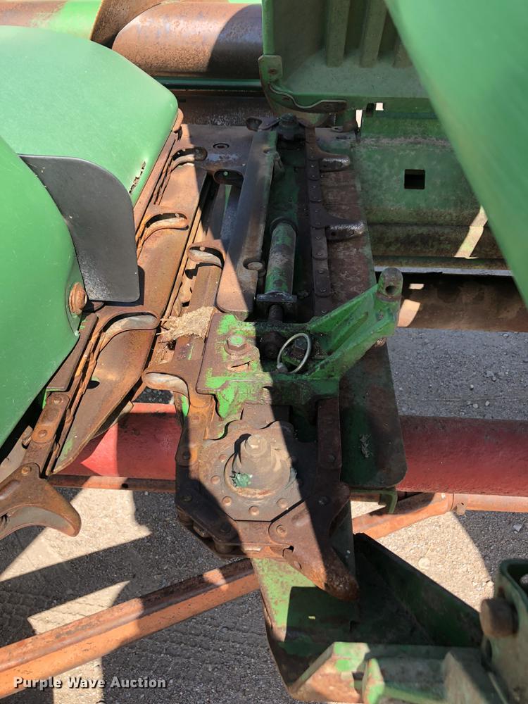 image for item DE2954 1998 John Deere 893 corn head