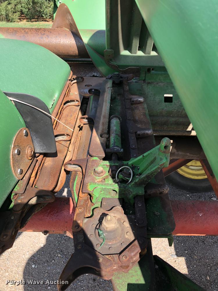 image for item DE2954 1998 John Deere 893 corn head