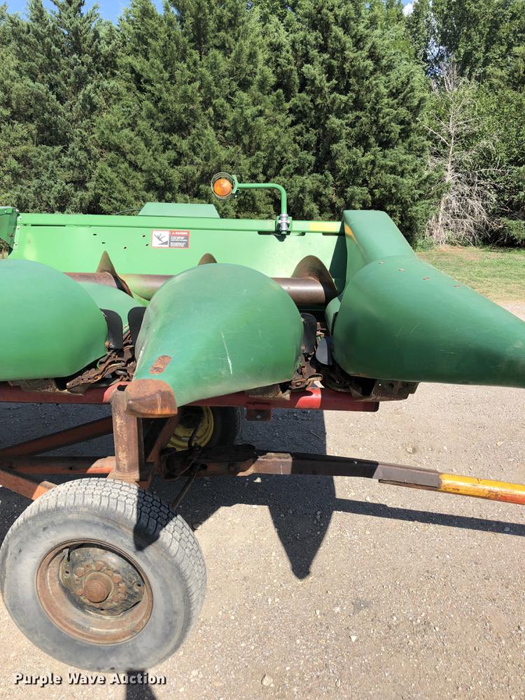 image for item DE2954 1998 John Deere 893 corn head
