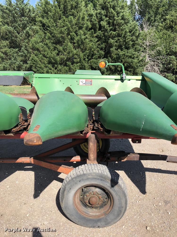 image for item DE2954 1998 John Deere 893 corn head