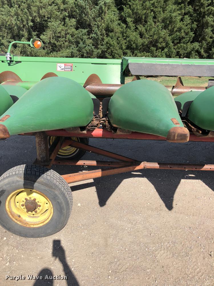 image for item DE2954 1998 John Deere 893 corn head