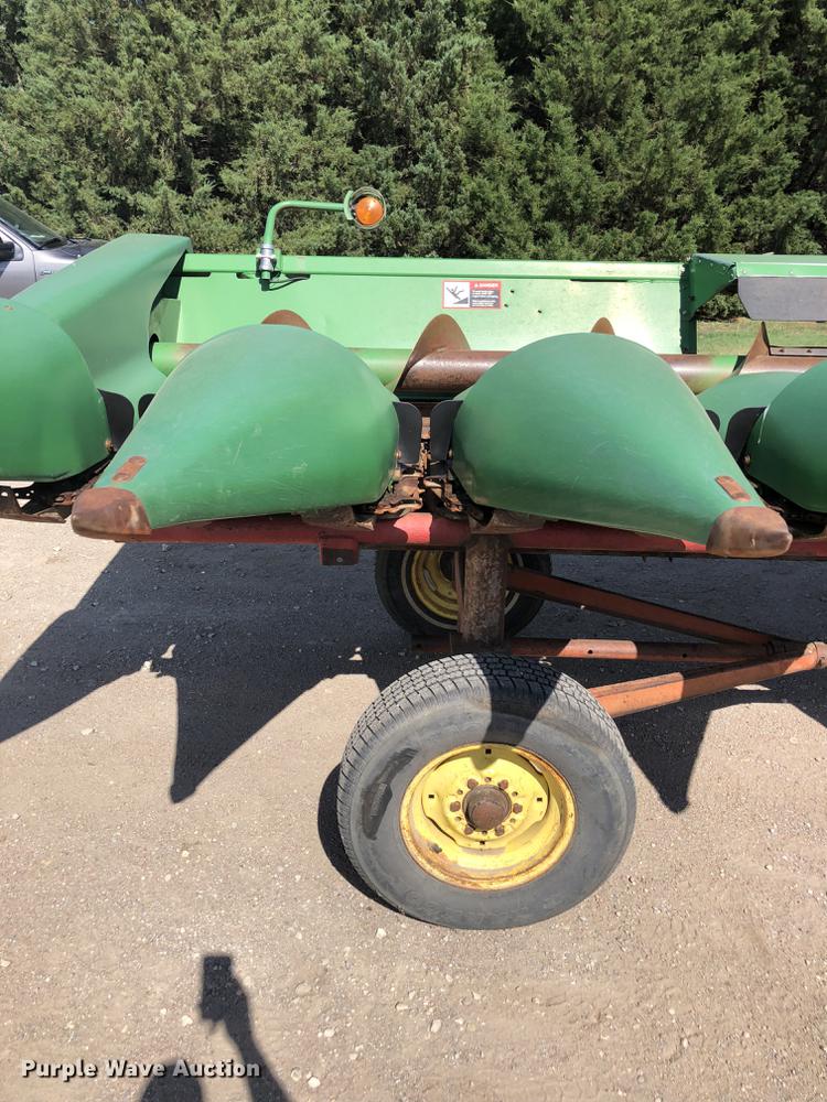 image for item DE2954 1998 John Deere 893 corn head